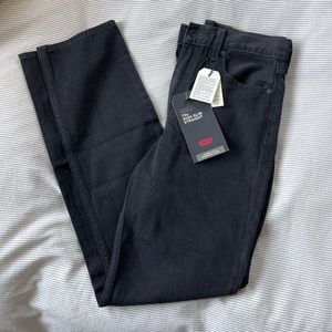 NWT: Levi’s black straight cut jeans